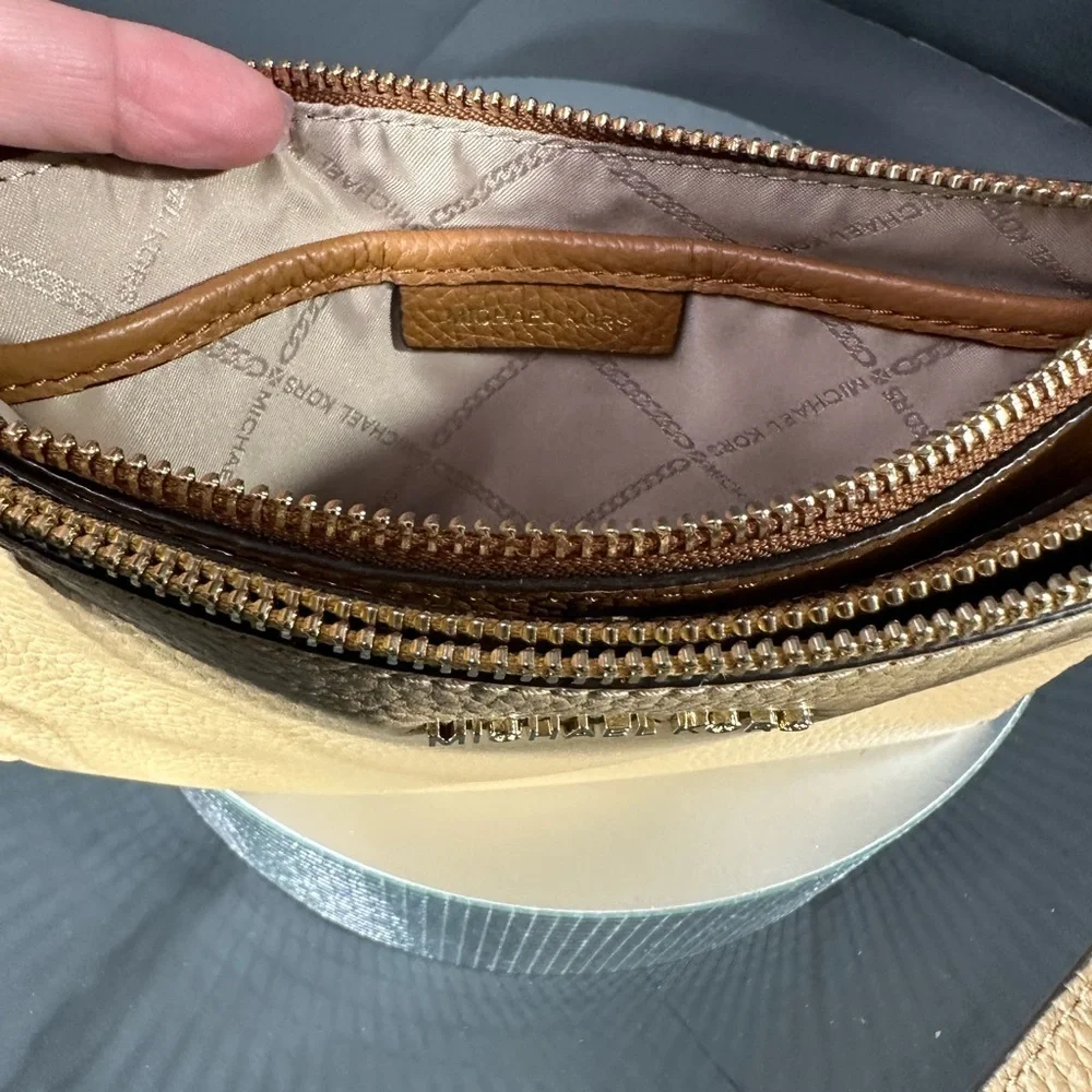 Michael Kors Cream Leather Women's Bag pre Owned Exellent condition
